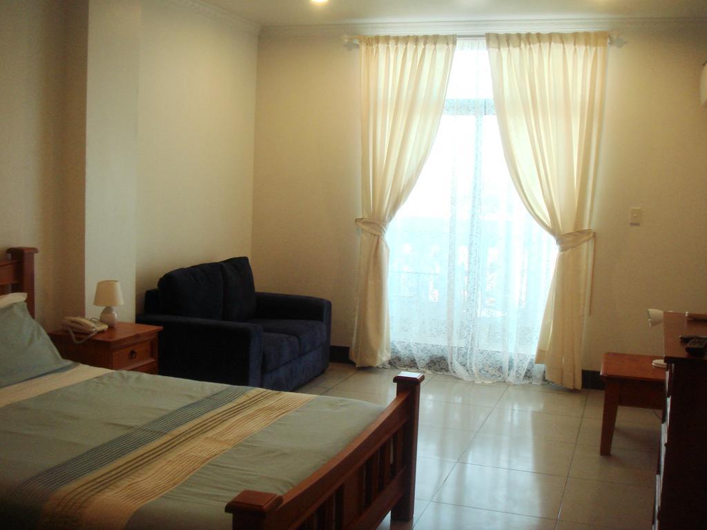 Tungi Colonnade Hotel Nukualofa Habitación foto